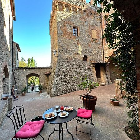 몬테리지오니 Castel Pietraio 빌라 외부 사진