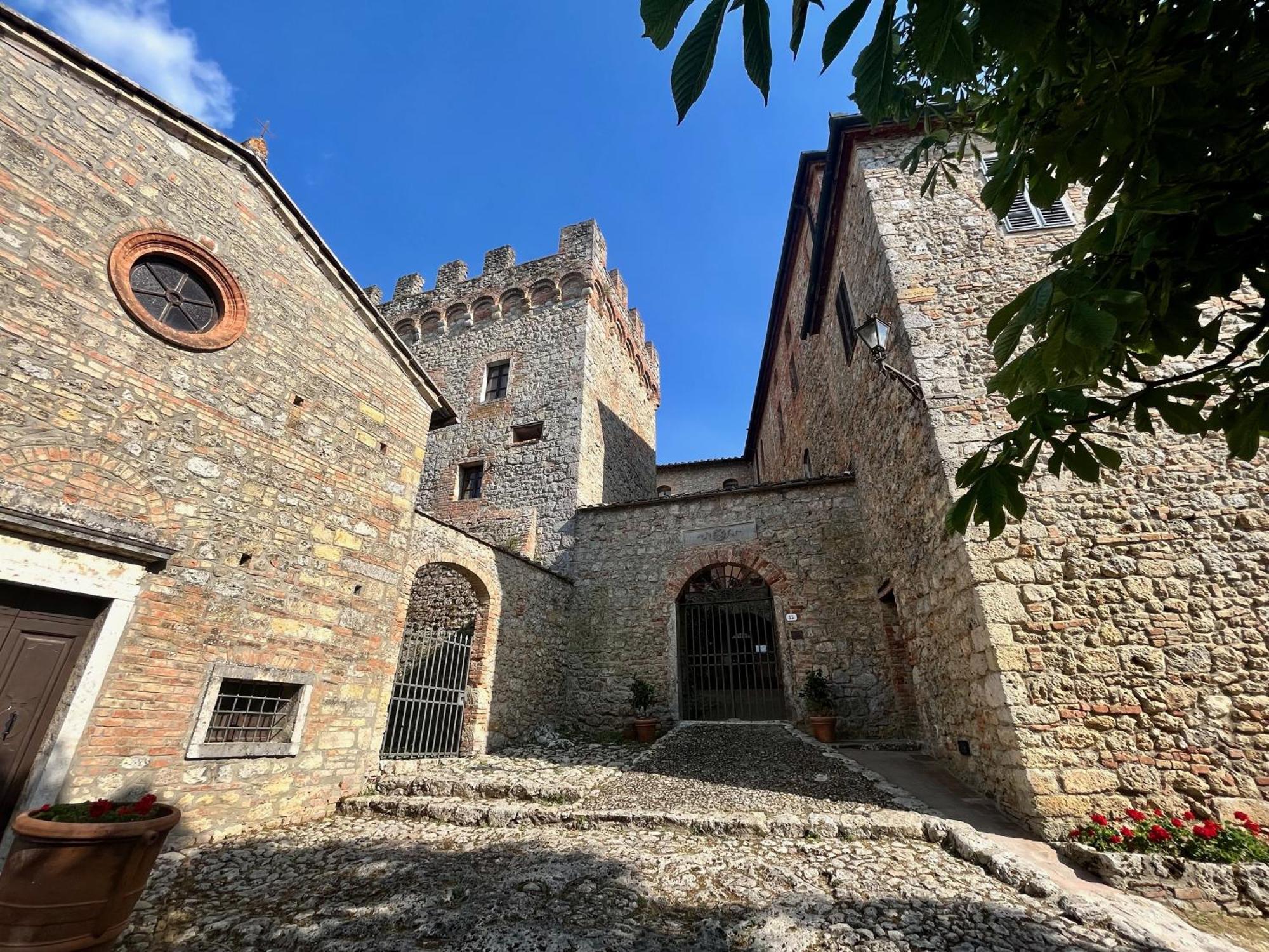 몬테리지오니 Castel Pietraio 빌라 외부 사진