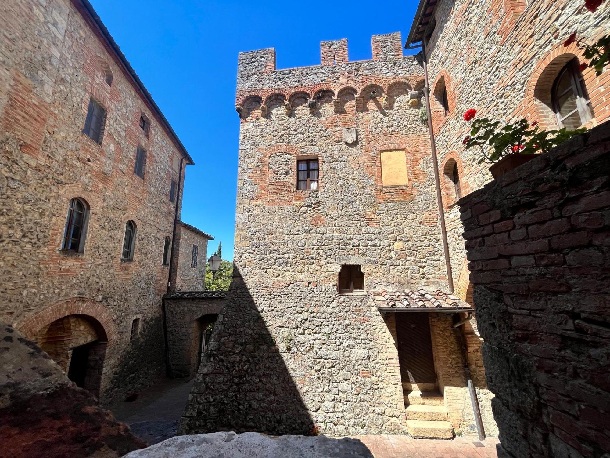 몬테리지오니 Castel Pietraio 빌라 외부 사진