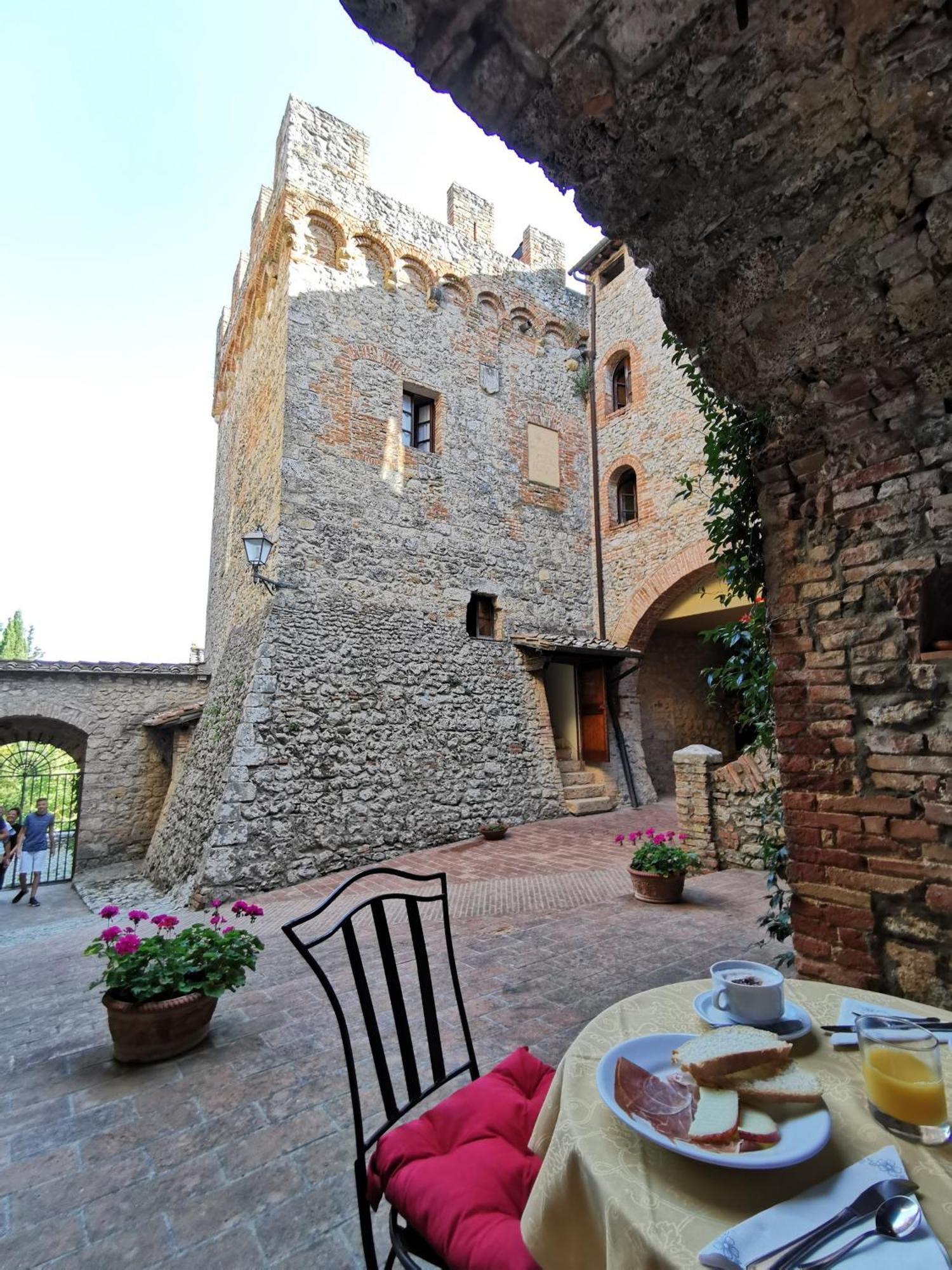 몬테리지오니 Castel Pietraio 빌라 외부 사진
