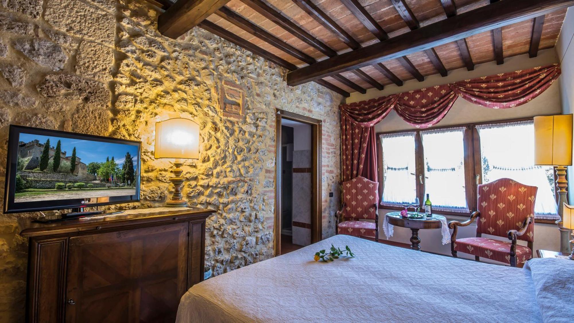 몬테리지오니 Castel Pietraio 빌라 외부 사진