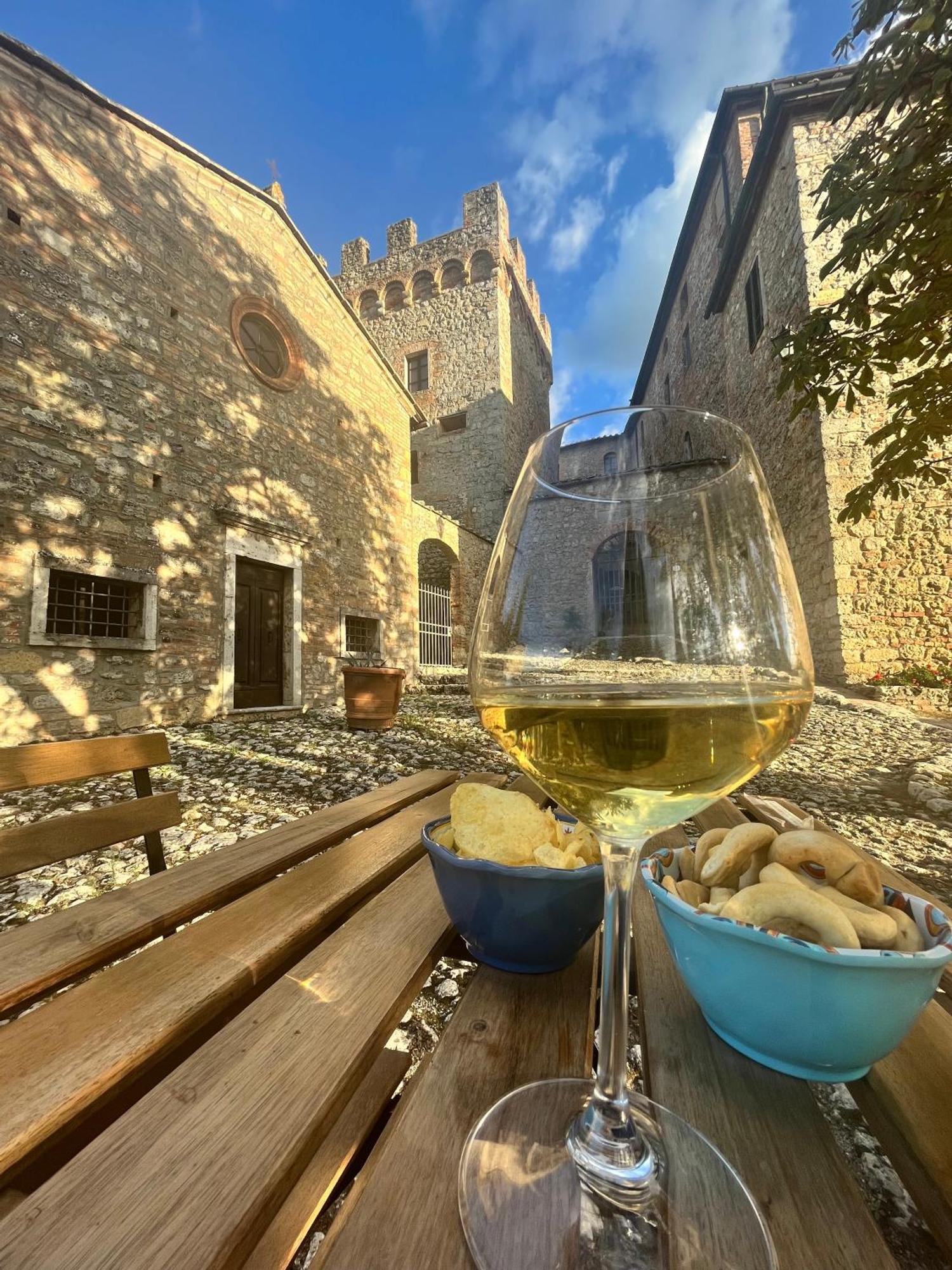 몬테리지오니 Castel Pietraio 빌라 외부 사진